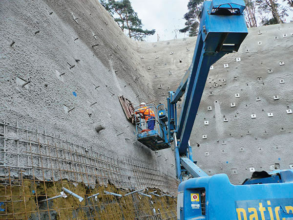 Stabilisation of Approach Cuttings for Hindhead Tunnel with DSI Soil Nails Stabilisation of Approach Cuttings for Hindhead Tunnel with DSI Soil Nails