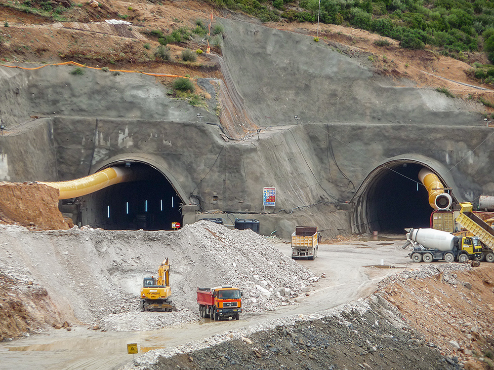 The Klokova Tunnel: Ground Support Products by DSI Underground for Greece’s new North-South Connection The Klokova Tunnel: Ground Support Products by DSI Underground for Greece’s new North-South Connection