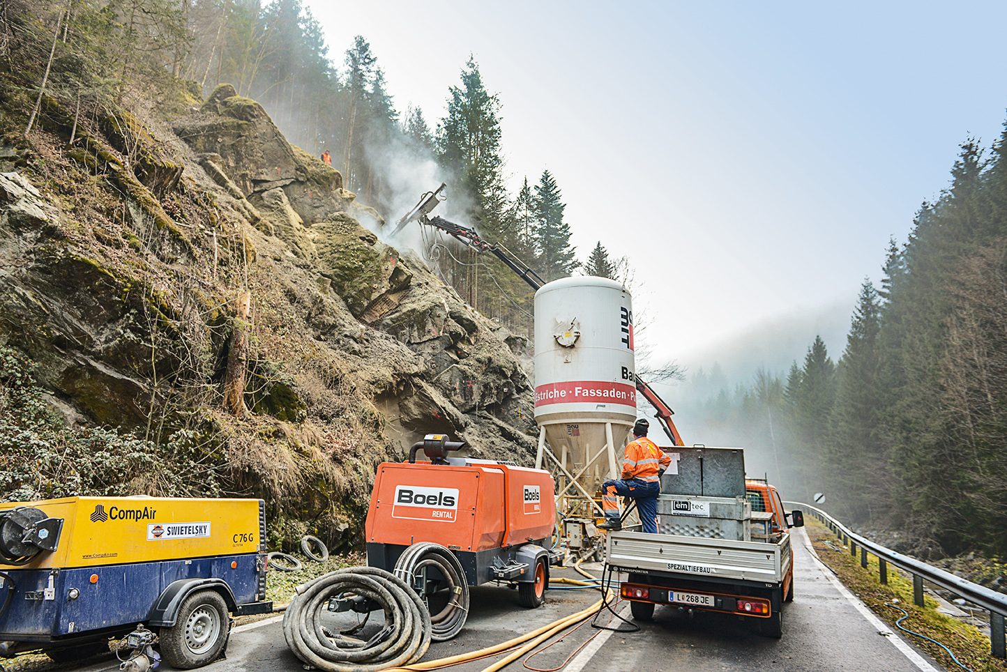 Immediate Measure using DSI Bar Anchors: Stabilization of a Rock Fall near Vorau Immediate Measure using DSI Bar Anchors: Stabilization of a Rock Fall near Vorau