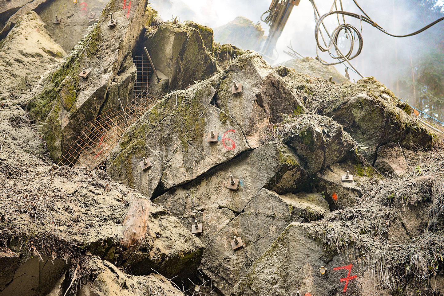 Immediate Measure using DSI Bar Anchors: Stabilization of a Rock Fall near Vorau Immediate Measure using DSI Bar Anchors: Stabilization of a Rock Fall near Vorau