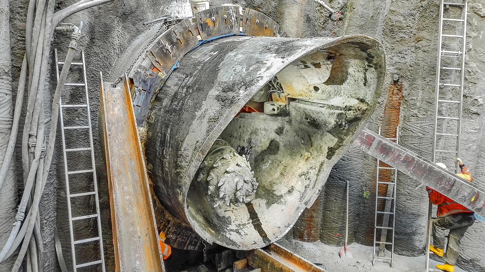 BULLFLEX® O-Ring Sealings ensure a safe Entering and Exiting of Tunnel Boring Machines during the Construction of the Emscher Canal BULLFLEX® O-Ring Sealings ensure a safe Entering and Exiting of Tunnel Boring Machines during the Construction of the Emscher Canal